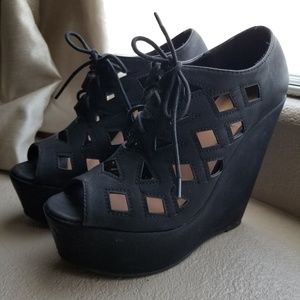 Glaze Black Wedges